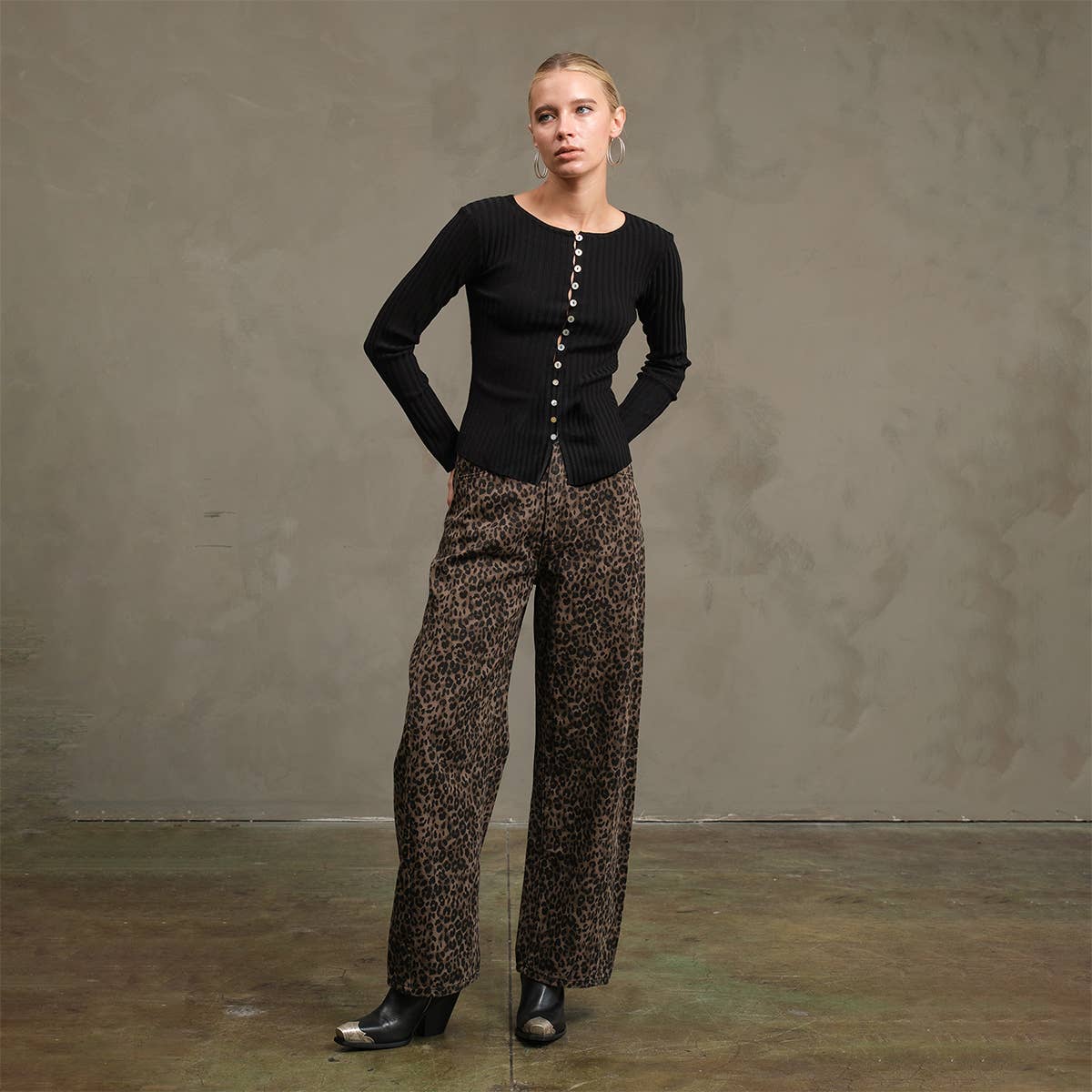 Avery Button Top
