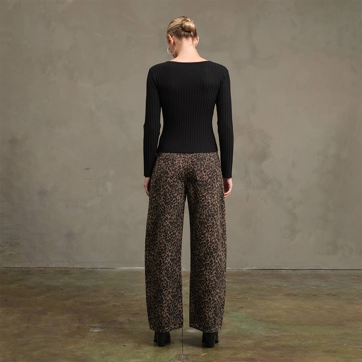 Avery Button Top