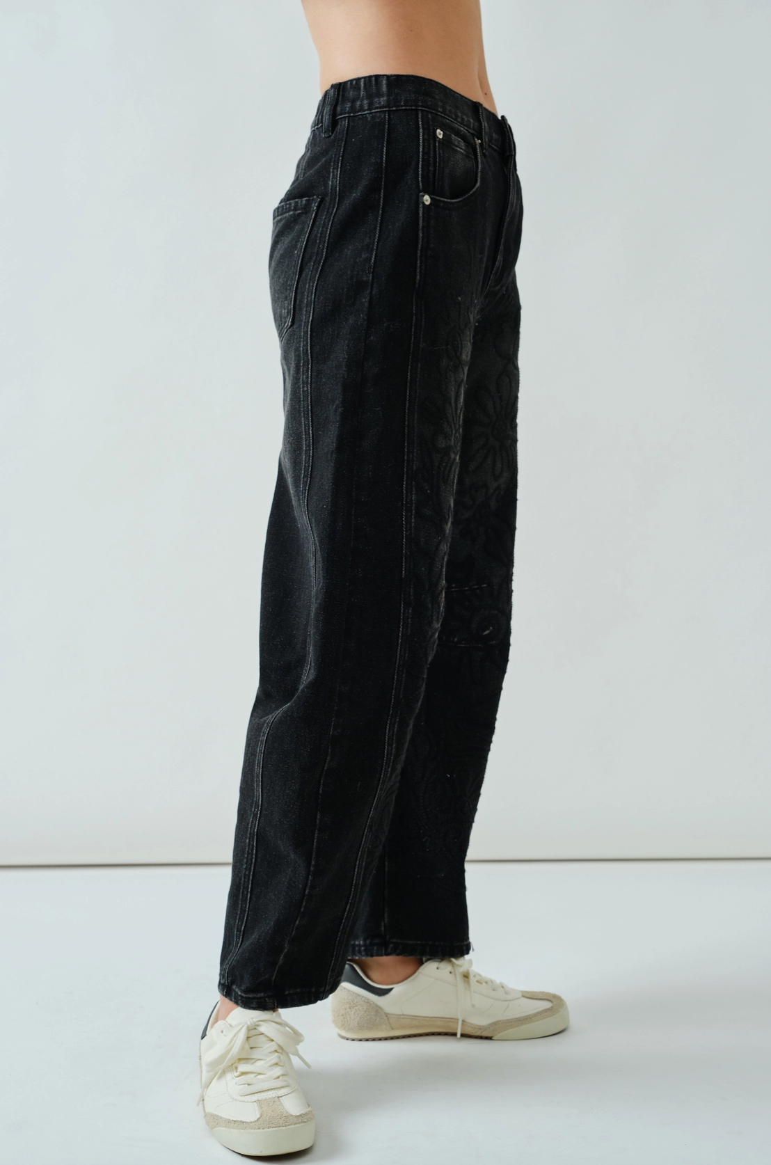 Charlie Embroidered Barrel Jeans