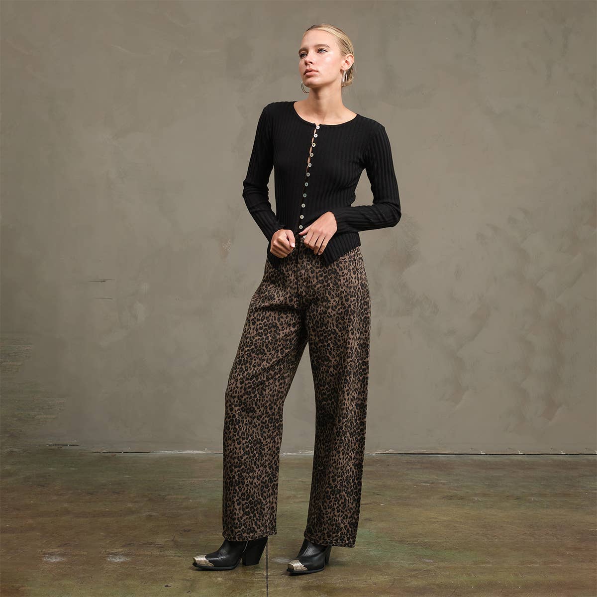 Avery Button Top