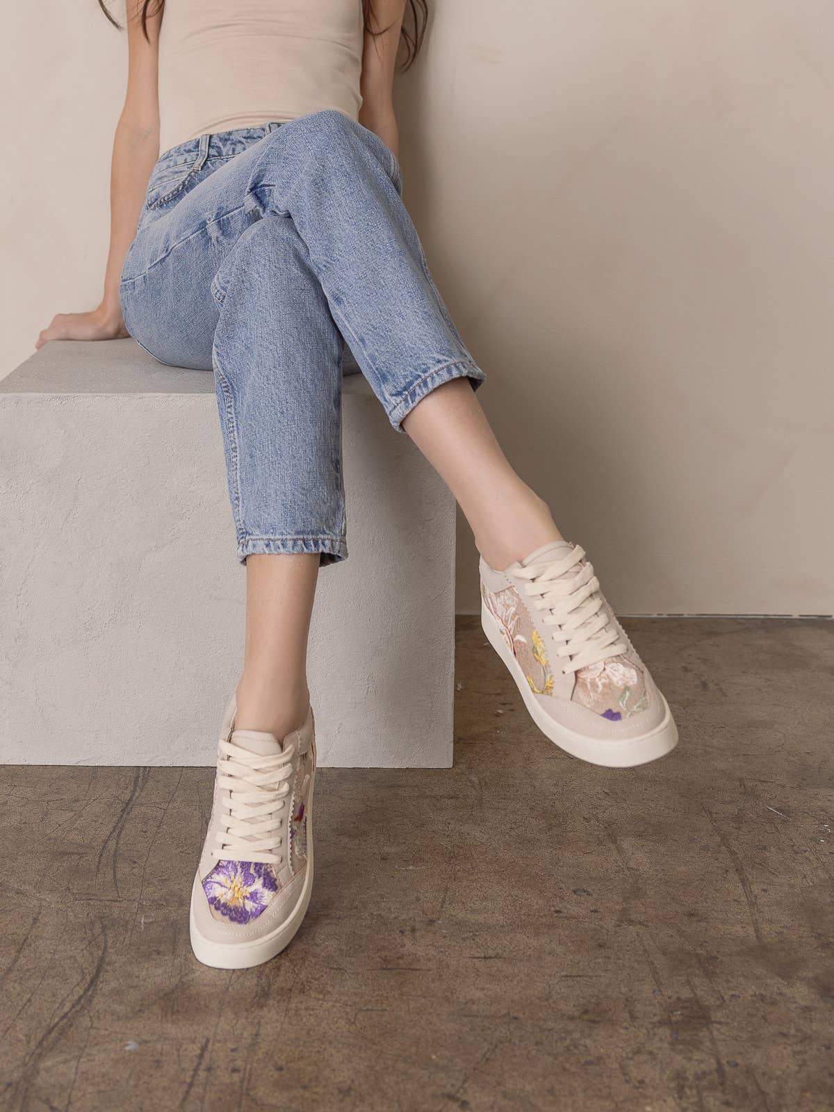 The Tammi | Light Grey Floral Appliqué Sneaker