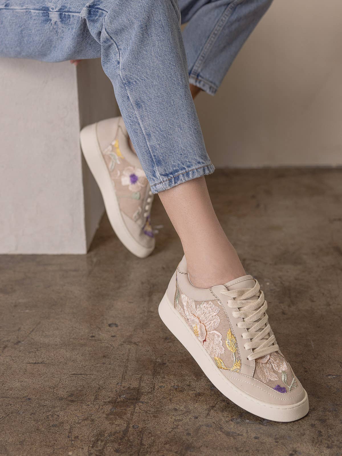 The Tammi | Light Grey Floral Appliqué Sneaker